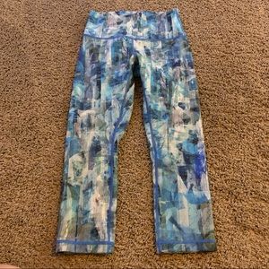 Lululemon Wunder under crops size 6